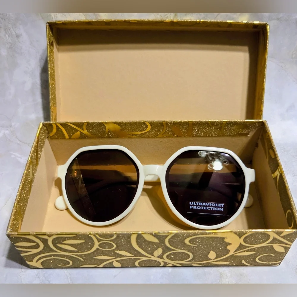 Little Diva White Round Women’s Sunglasses with UV Protection With Box